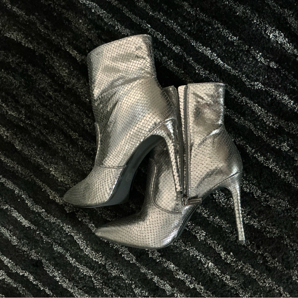 MICHAELKORS SLEEK NEW NVR WORN METALLIC GENUINE LEATHER LEATHER BOOTS! - Picture 5 of 16